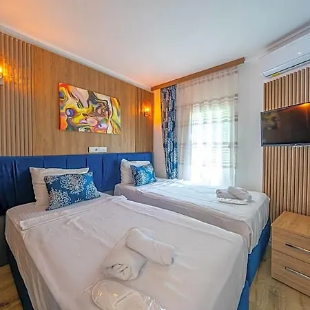 Hotel Halikarya & Restaurant